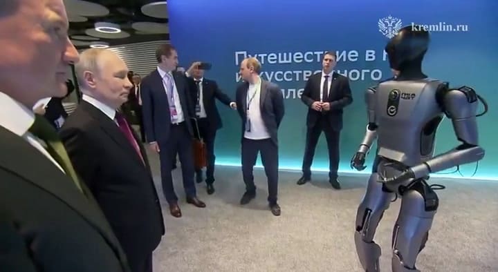 Rusia: un robot con inteligencia artificial bailó para Vladimir Putin y las imágenes se viralizaron