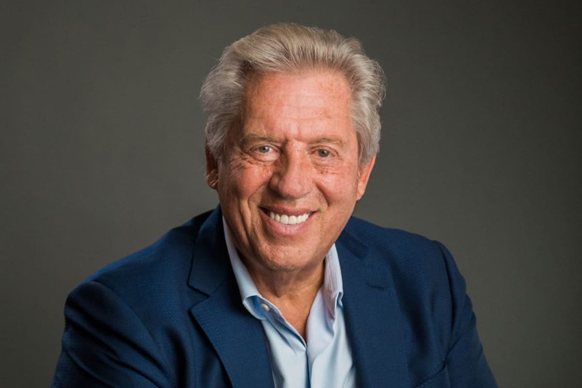 John Maxwell: El liderazgo no es posición ni título, es influencia y servicio - La Nación thumbnail