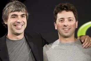 Larry Page y Sergey Brin iniciaron Google como parte de su proyecto de doctorado en computación en la Universidad de Stanford