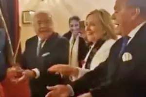 Hillary Clinton en España: un video viral, una reunión con Pedro Sánchez y de paseo por Sevilla