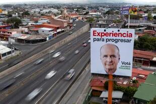 Un cartel del expresidente Jose Maria Figueres en las calles de San José
