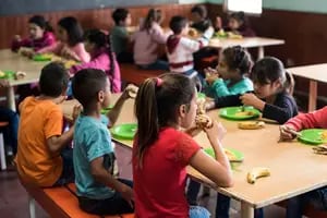 Aumentó un 21% la cantidad de alumnos que desayunan y almuerzan en escuelas estatales