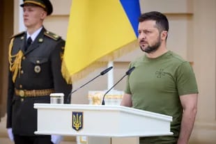This photo taken and released by the Ukrainian Presidential Press Service shows President Volodymyr Zelensky attending the ceremony of awarding orders and other state awards to soldiers and family members of martyred soldiers in Kyiv on August 7, 2022.  Ukrainian Air Force.