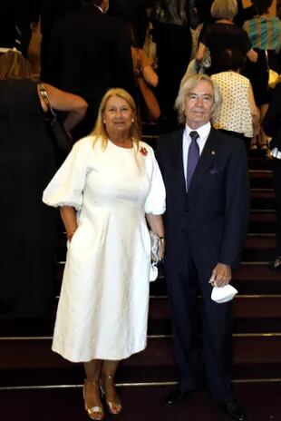 Charly Blaquier junto a su esposa en el inicio de la temporada lírica del Teatro Colón