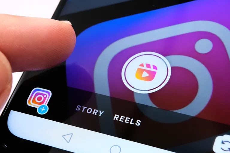 Instagram le dará prioridad al contenido original en Reels y reducirá la visibilidad de las producciones recicladas de TikTok