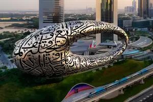Cómo es el espectacular edificio del Museo del Futuro que se inauguró en Dubái