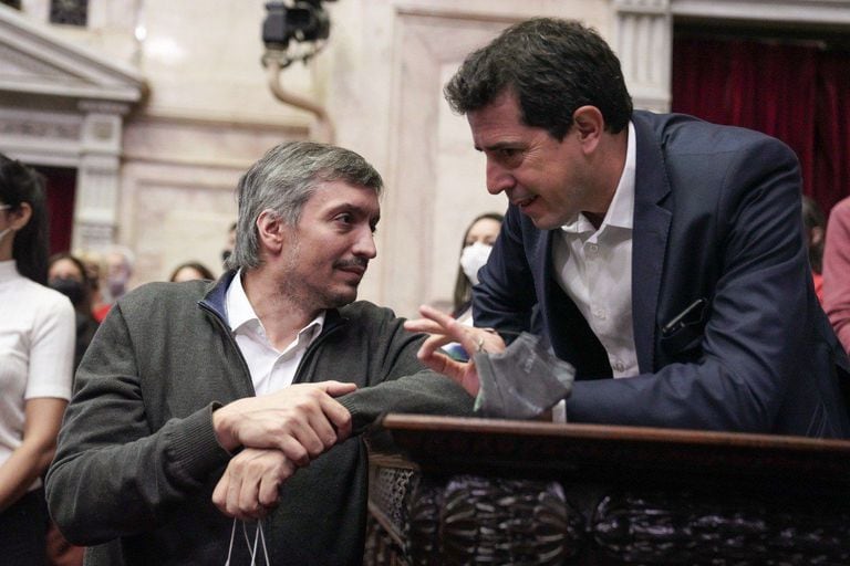 El ministro del Interior, Eduardo De Pedro, con el jefe de bloque oficialista, Máximo Kirchner