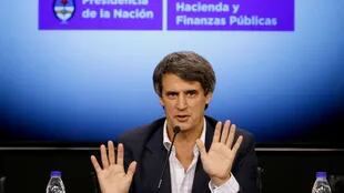 Alfonso Prat-Gay, al responder preguntas de la prensa ayer, en el Palacio de Hacienda
