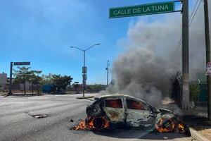 La violencia golpea Sinaloa tras el arresto del hijo del “Chapo” Guzmán: confirman 29 muertos en el operativo