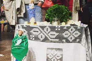 Sigue la polémica por la obra que cubrió imágenes religiosas con pañuelos verdes