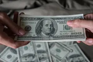 ¿A cuánto cotizan el dólar oficial y el blue este sábado 23 de marzo?