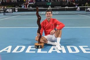 Novak Djokovic, el domingo pasado, celebrando el título en Adelaida, Australia