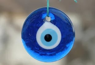 El azul del ojo turco borrará la negatividad de las vidas de las personas de Virgo