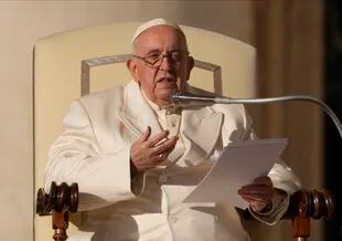 El papa Francisco habla durante la audiencia general semanal en el Vaticano, miércoles 23 de noviembre de 2022. (AP Foto/Andrew Medichini)