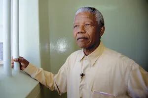 El día en que Mandela fue condenado: de qué se lo acusó y el calvario que vivió en prisión