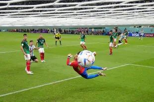 Espectacular el disparo de Fernández, espectacular la volada de Memo Ochoa, espectacular el gol del 2-0 de la Argentina sobre México; el mediocampista cambió la cara del seleccionado en Lusail.