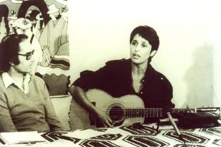 Adolfo Pérez Esquivel y Joan Baez en Buenos Aires, en 1981