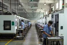 El gran desafío de las fábricas en China: cambiar mano de obra barata por robots