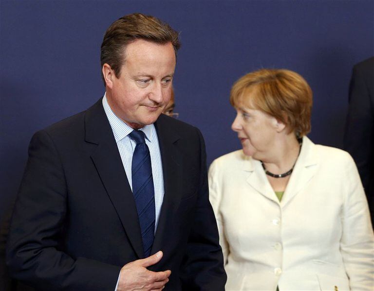 Cameron y Merkel participaron ayer de una tensa cumbre en Bruselas