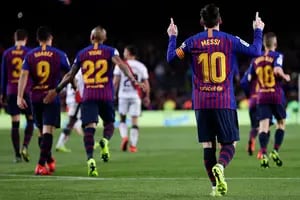 Líder. La costumbre de Messi: hizo otro gol y Barcelona ganó en la liga española