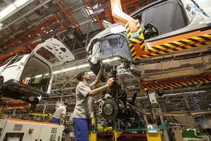 Las fábricas de autos avanzan hacia la reconversión eléctrica
