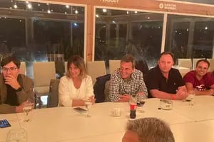 Tardes en un exclusivo balneario de Pinamar, charlas con un empresario y reuniones políticas