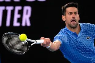Novak Djokovic was left as the main candidate to win the Australian Open after some brilliant losses and falls, but he is not completely in good physical shape.