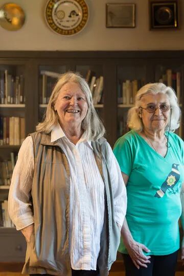 Tienen 87 y 78 años y se ofrecieron como voluntarias para digitalizar el archivo del Club Andino