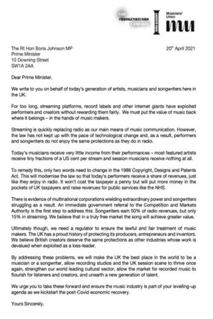 La carta que firmaron Damon Albarn, Brian Eno, Marianne Faithfull, Robert Fripp, Peter Gabriel, Johnny Marr y más, para pedirle a Boris Johnson cambios en la legislación británica