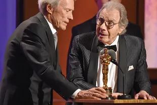 Con su amigo Clint Eastwood, en 2018, cuando recibió un Oscar honorífico