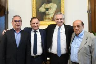 Alberto Fernández junto a los intendentes Alberto Descalzo, Juan José Mussi y Julio Pereyra