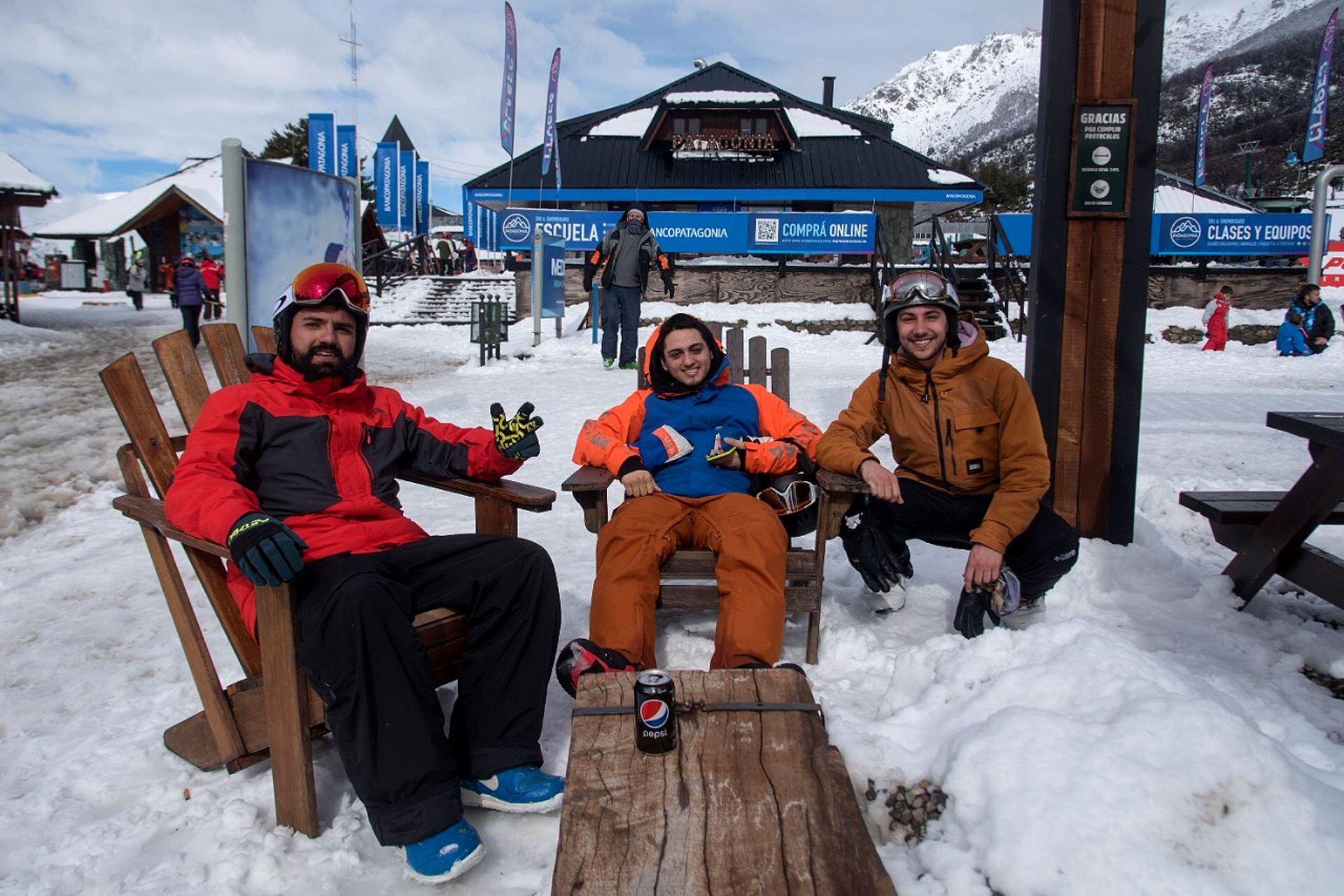En Bariloche, confían en que las grandes nevadas atraerán a esquiadores que habían postergado sus reservas