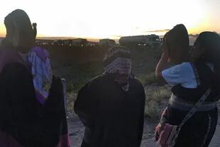 Mapuches sitian la localidad de Añelo, la capital de Vaca Muerta