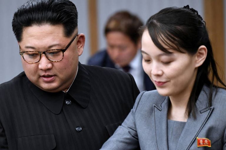 ¿Peleados? El gesto de Kim Jong-un hacia su hermana que despierta sospechas