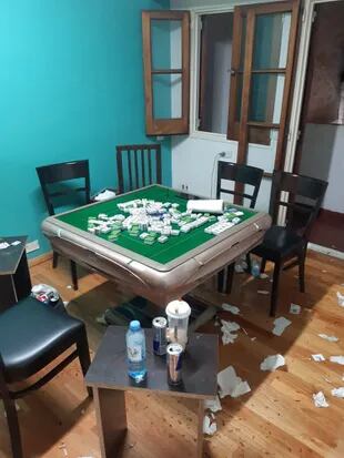 Cada uno de los 23 apostadores detenidos en un casino clandestino en Belgrano había entregado $ 200.000 para participar del juego ilegal
