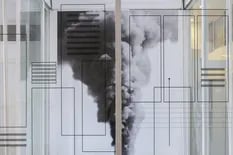 El humo del Amazonas y Notre Dame se mete en la obra de una artista
