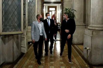 Sergio Massa, Máximo Kirchner y Martín Guzmán en el Congreso el día de la sesión por el impuesto a las Ganancias en Diputados