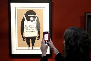 "Banksy je ulični umetnik, ki ga navadni ljudje ljubijo, umetniška skupnost pa prezira – njegova predstavitev na razstavi to potrjuje –.  Znal je spremeniti predstavo o umetnosti in razbiti vse stereotipe ter ulice spremeniti v muzeje"