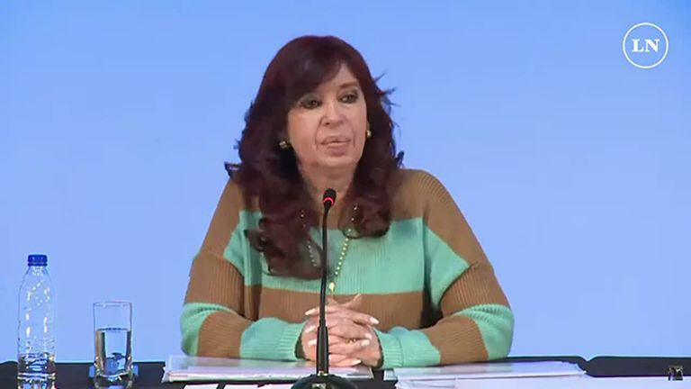 La vicepresidenta Cristina Kirchner no habló del plan económico presentado por Silvina Batakis, algo que fue tomado por el entorno presidencial como un aval pragmático a las medidas de la ministra