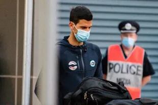 Novak Djokovic en el aeropuerto de Melbourne, el miércoles
