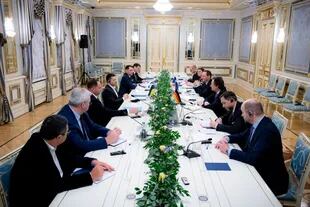 El presidente ucraniano Volodimir Zelenski recibe a una delegación de Francia y de Alemania 