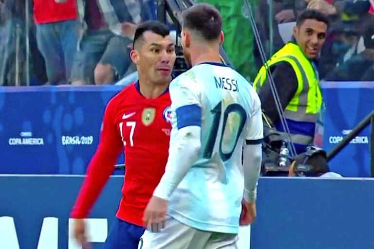 Cara a cara: Lionel Messi y Gary Medel, capitanes de Argentina y Chile, volverán a verse tras el polémico partido por el tercer puesto de la Copa América 2019.