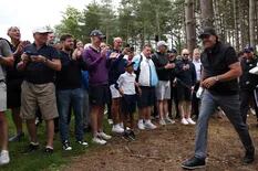 El circuito paralelo que rompió al golf profesional: cuánto cobra Mickelson y los millones que rechazó Woods