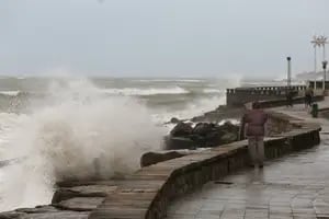 Cómo esperan en la costa bonaerense el ciclón extratropical en el Atlántico