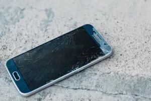 Cómo saber cuándo hay que reparar la pantalla de un celular y cuál es la chance de salvarlo
