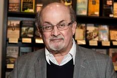 Qué se sabe sobre el ataque a Salman Rushdie en Nueva York