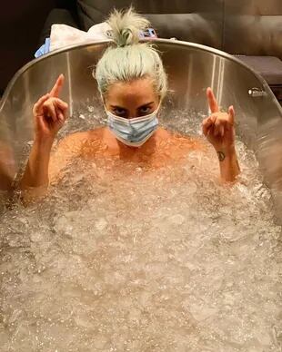 La foto de Lady Gaga tomando un baño de agua helada