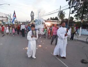 Una procesión en Yaguajay, Cuba, donde se encuentra el padre Peteira