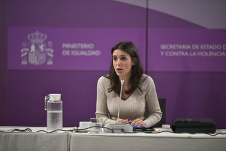La ministra de Igualdad, Irene Montero, respaldó a Carrasco y las consultas a la línea sobre violencia de género aumentaron un 42% en una semana