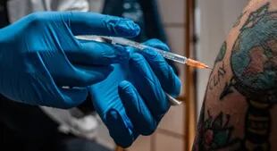 Los tatuajes se pueden definir como la introducción de pigmentos exógenos en la parte superior de la dermis
